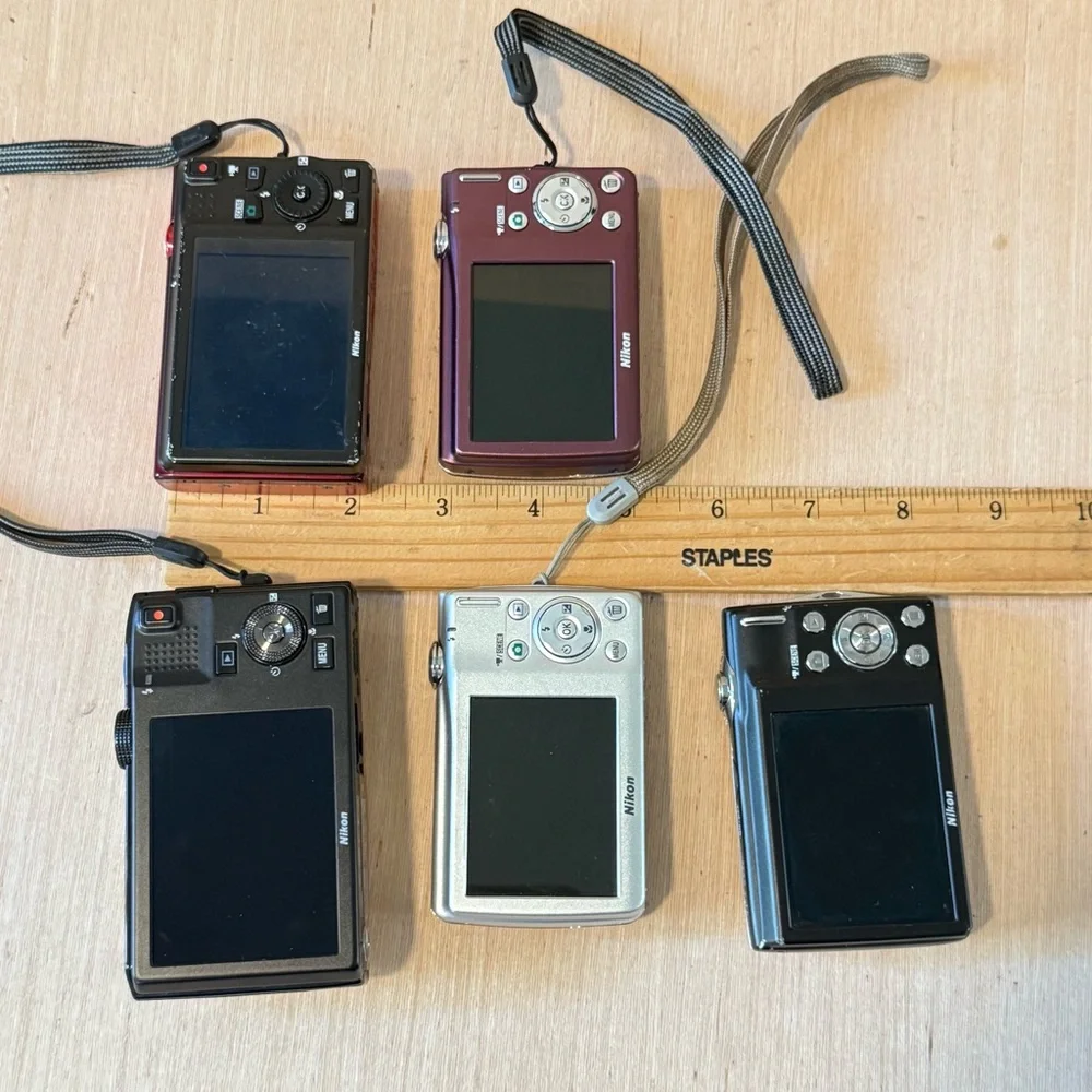 Lot Of 5 Nikon Coolpix digital camera“BROKEN”For PARTS/REPAIR-ONLY Read Info Blw
